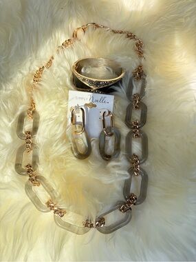 Simply Noelle Gold luciteLink Necklace with Matching Drop Earrings and Bracelet